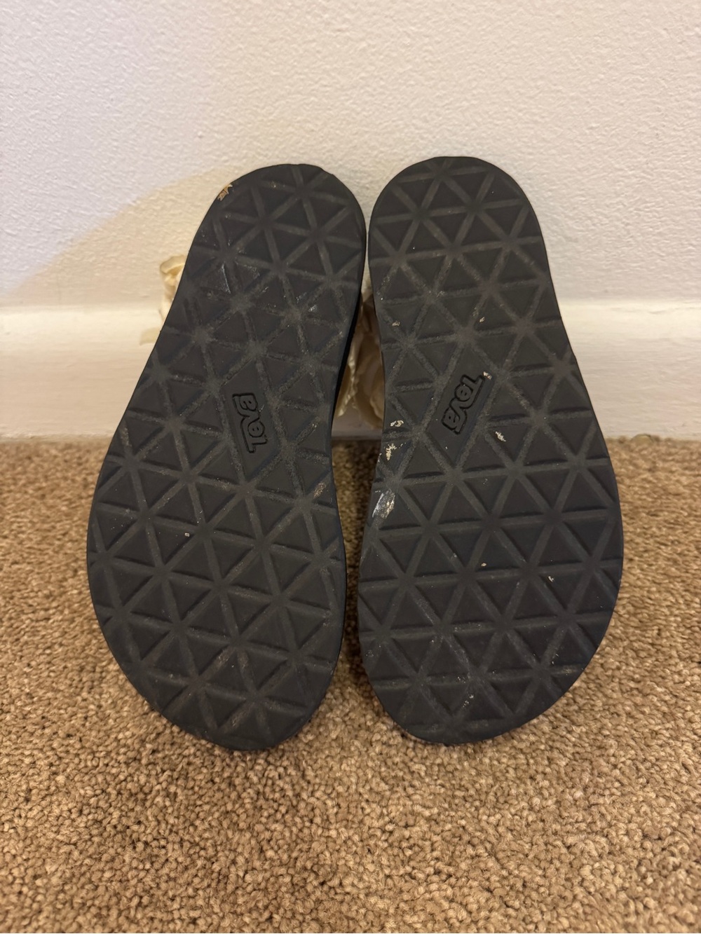 Teva White Ruffle Midform Universal - Picture 3 of 3